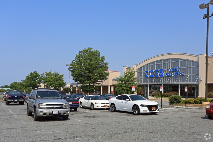 6041-6235 Oxon Hill Rd, Oxon Hill, MD à louer - Photo de l’immeuble – Image 2 sur 10