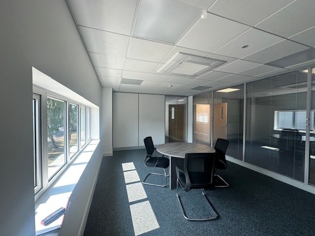 8-10 Airfield Way, Christchurch à louer Photo intérieure– Image 1 sur 4