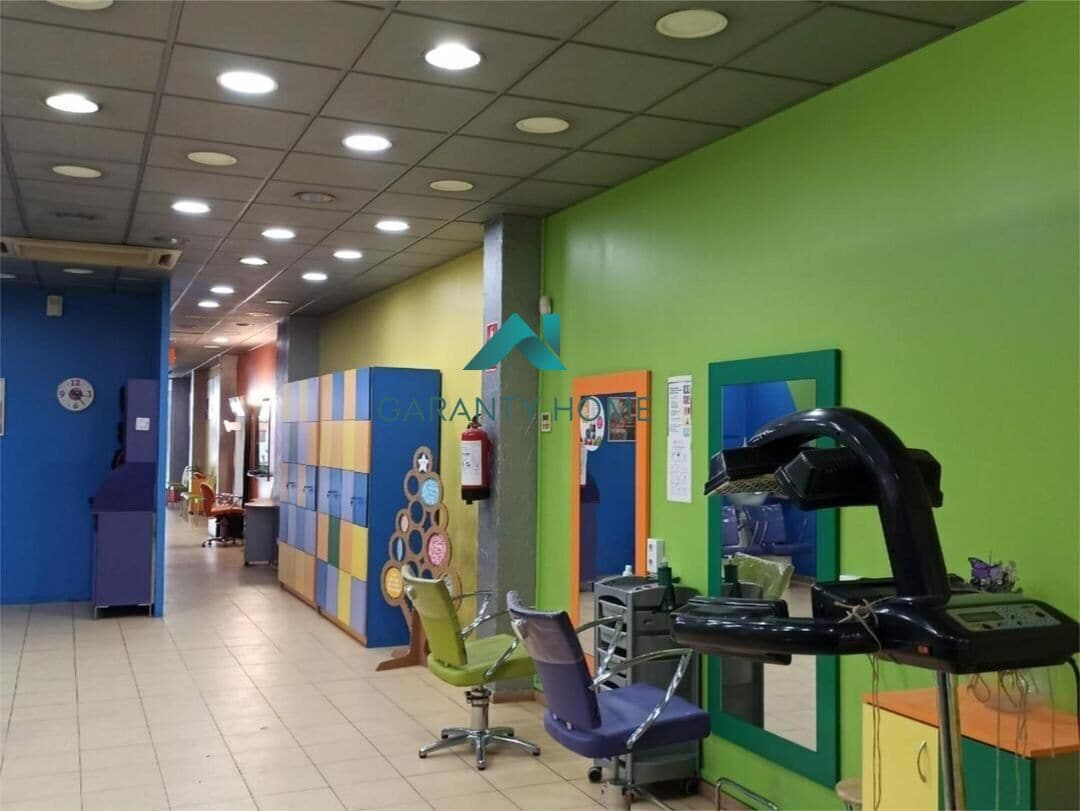 Local commercial dans Granada, Granada à louer Photo intérieure– Image 1 sur 4