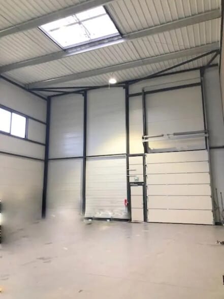 Bureau dans SAINT CYR L ECOLE à louer - Photo intérieure – Image 3 sur 10