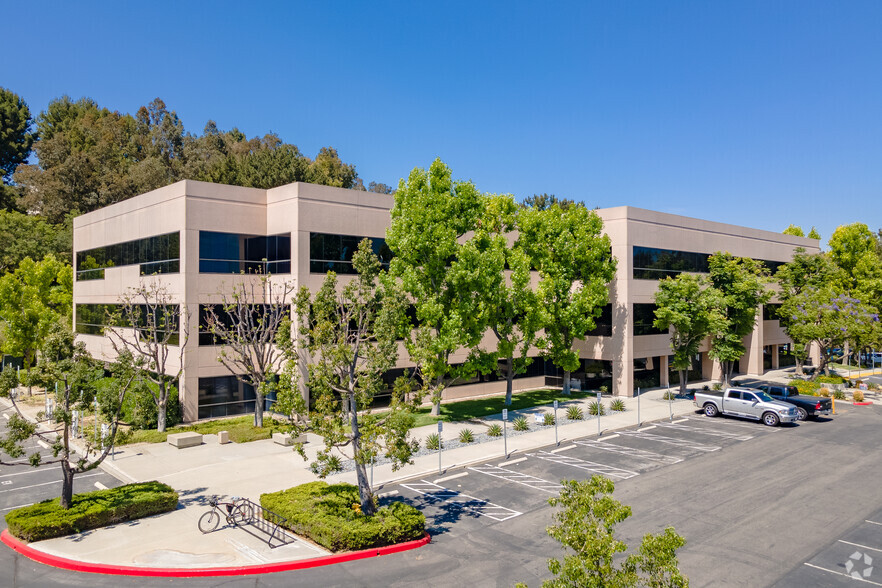 1200 Corporate Center Dr, Monterey Park, CA à louer - Photo de l’immeuble – Image 1 sur 4