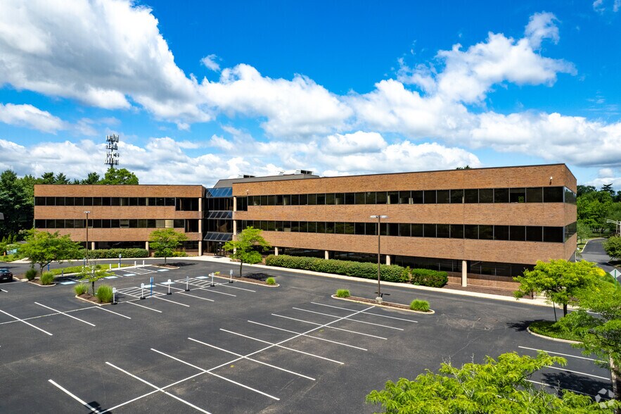 232 Strawbridge Dr, Moorestown, NJ à louer - Photo de l’immeuble – Image 2 sur 5