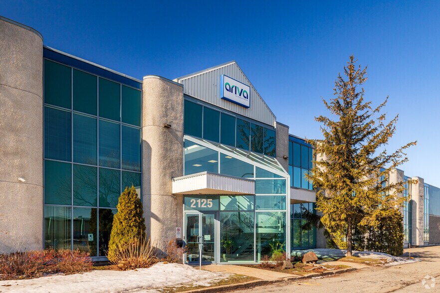 2125 23e Av, Montréal, QC à louer - Photo de l’immeuble – Image 2 sur 5