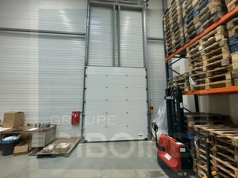 Industriel/Logistique dans SAINT-BARTHELEMY-D'ANJOU à louer - Photo de l’immeuble – Image 2 sur 4