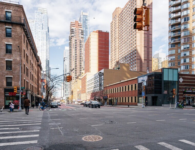 532 W 46th St, New York, NY à vendre - Photo de l’immeuble – Image 2 sur 3