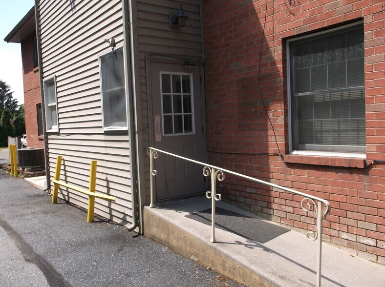 3913 Market St, Camp Hill, PA à vendre - Photo de l’immeuble – Image 3 sur 20