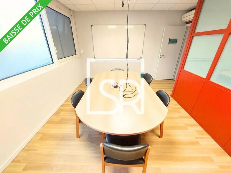 Bureau dans Clermont-Ferrand à vendre - Photo de l’immeuble – Image 2 sur 12