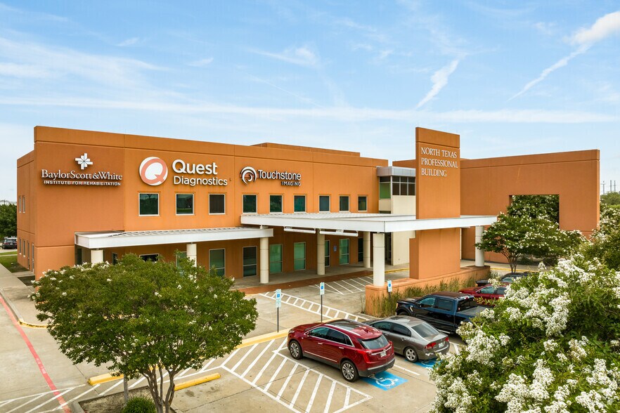 2817 S Mayhill Rd, Denton, TX à louer - Photo principale – Image 1 sur 11