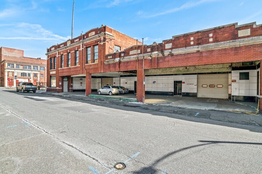 158 Chestnut St, Holyoke, MA à louer - Photo de l’immeuble – Image 3 sur 10