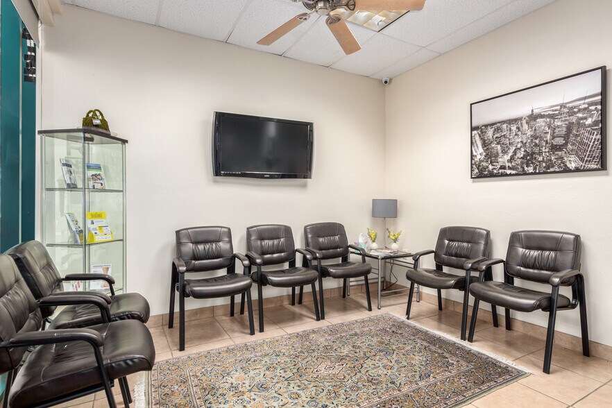 4045 E Union Hills Dr, Phoenix, AZ à louer - Photo de l’immeuble – Image 3 sur 14