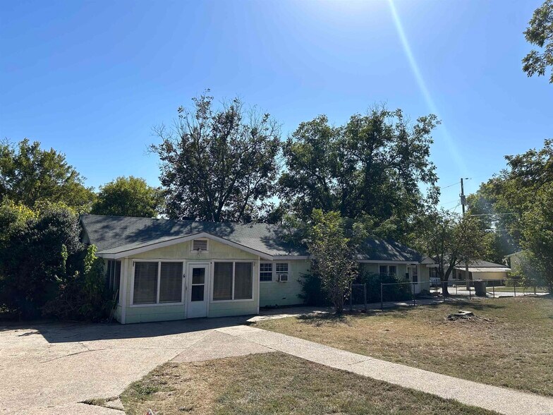 429 Henderson St, Hot Springs, AR à vendre - Photo de l’immeuble – Image 2 sur 15