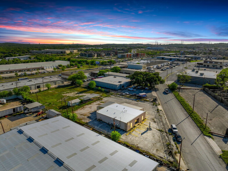 5331 Brewster St, San Antonio, TX à vendre - Photo de l’immeuble – Image 1 sur 38