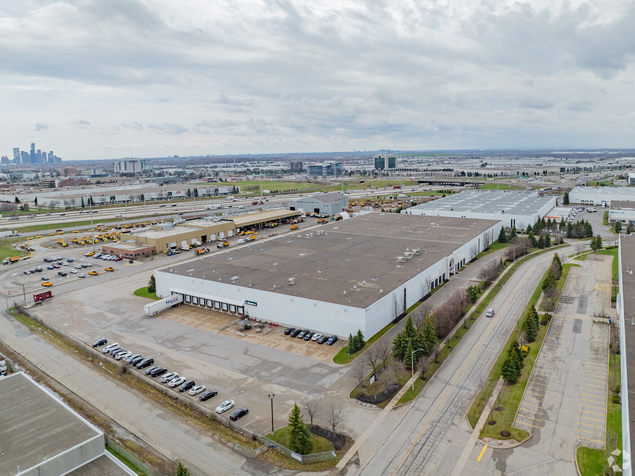 6170 Edwards Blvd, Mississauga, ON à louer Photo principale– Image 1 sur 14