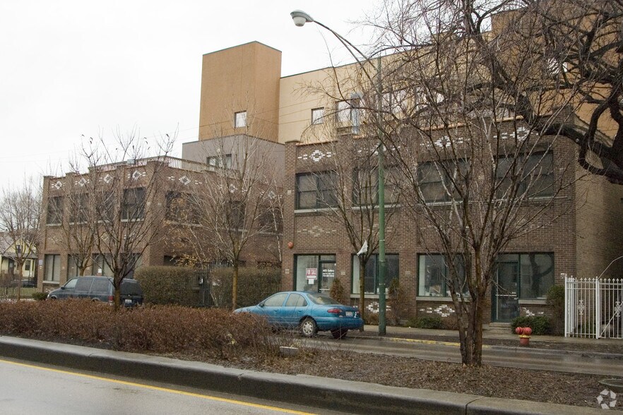 2533 N Ashland Ave, Chicago, IL à vendre - Photo de l’immeuble – Image 2 sur 3