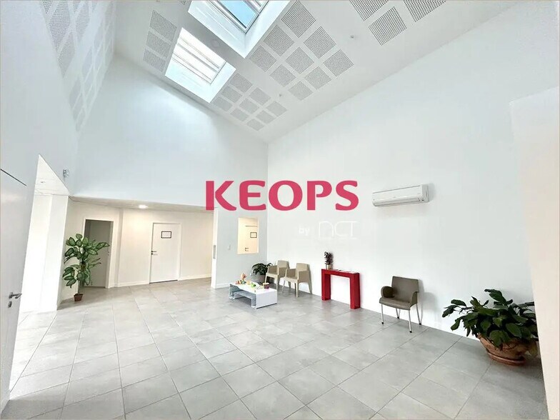 Bureau dans Pechbonnieu à vendre - Photo de l’immeuble – Image 2 sur 6