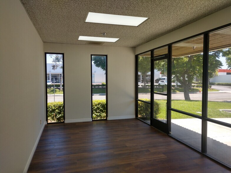 27 Hughes, Irvine, CA à louer - Photo de l’immeuble – Image 3 sur 14
