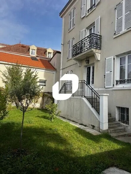 Bureau dans Triel-sur-Seine à louer - Photo de l’immeuble – Image 1 sur 7