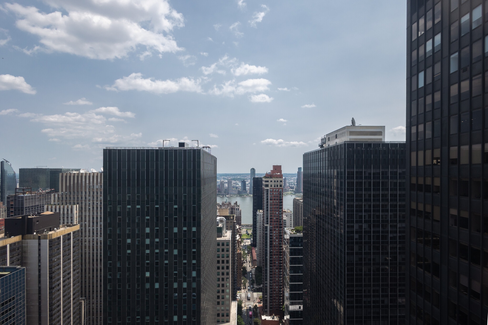 622 Third Ave, New York, NY à louer Photo de l’immeuble– Image 1 sur 2