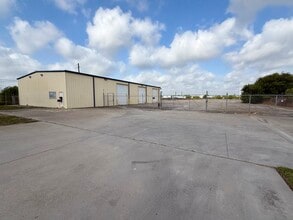 433 N Navigation Blvd, Corpus Christi, TX à louer Photo de l’immeuble– Image 1 sur 7