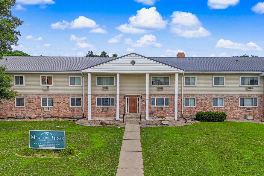 765-791 Russell Rd, Waterloo, IA à vendre - Photo de l’immeuble – Image 1 sur 7