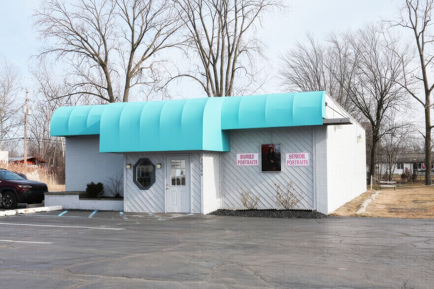 36366 Groesbeck Hwy, Clinton Township, MI à vendre - Photo de l’immeuble – Image 1 sur 6