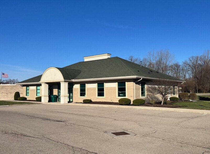 7668 Paragon Rd, Dayton, OH à louer - Photo de l’immeuble – Image 2 sur 10