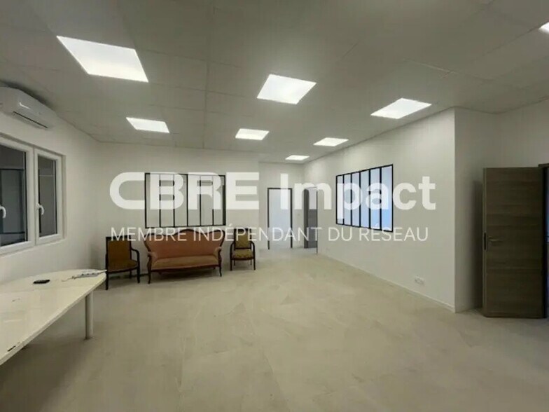 Local d’activités dans Cernay-lès-Reims à louer - Photo intérieure – Image 2 sur 10