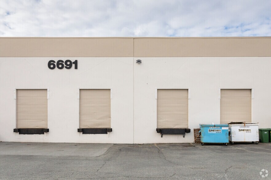 6671-6691 Elmbridge Way, Richmond, BC à louer - Photo principale – Image 1 sur 4