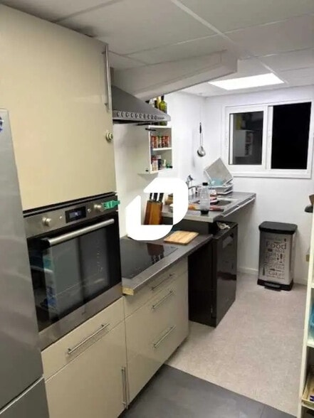 Local d'activités dans Marines à vendre - Photo de l’immeuble – Image 2 sur 5