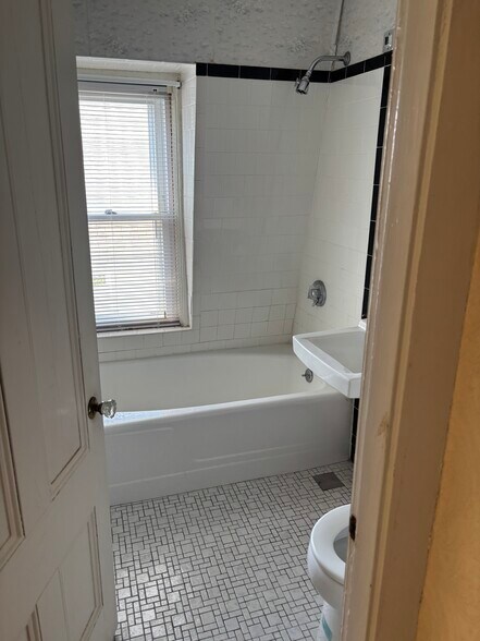 85 Park St, Fall River, MA à vendre - Photo de l’immeuble – Image 2 sur 5