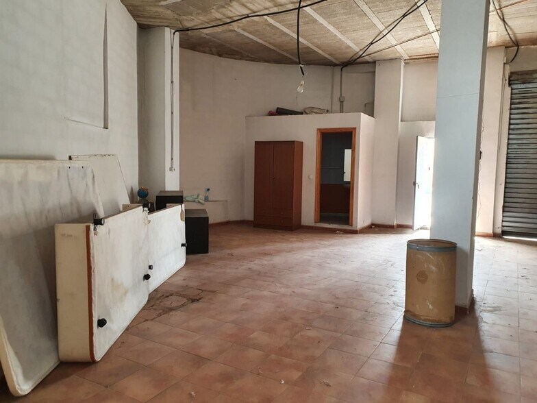 Local commercial dans La Pobla de Vallbona, Valencia à vendre - Photo de l’immeuble – Image 3 sur 5