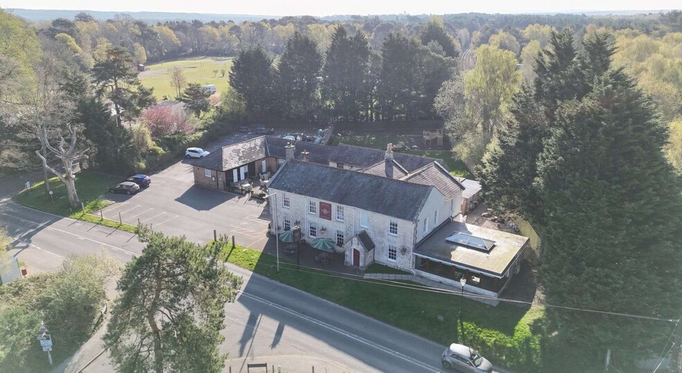 Station Rd, Moreton à vendre - Photo principale – Image 1 sur 6