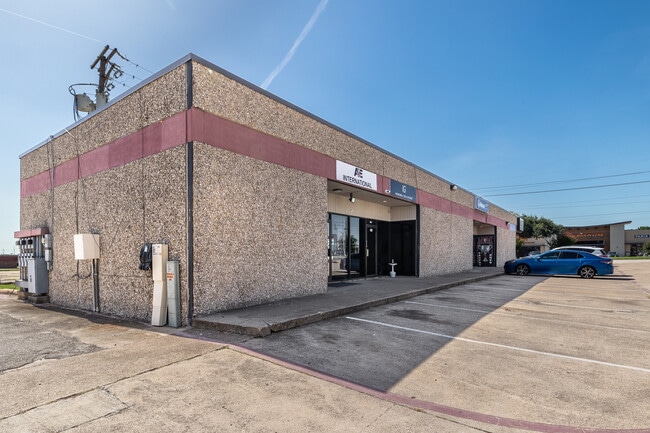 Plus de détails pour 2100 S Great Southwest Pky, Grand Prairie, TX - Local d'activités, Industriel/Logistique à louer
