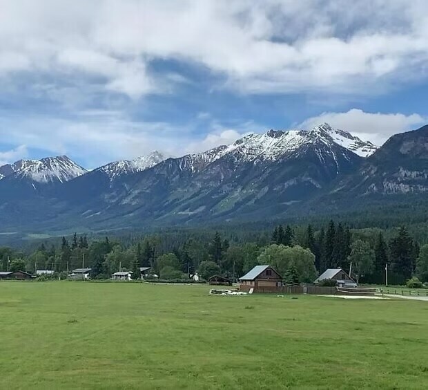 872 Mcbeath Rd, Golden, BC à vendre - Photo de l’immeuble – Image 2 sur 6