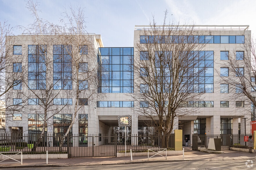 11-19 Rue De La Vanne, Montrouge à louer - Photo de l’immeuble – Image 2 sur 4