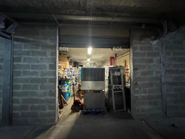 Plus de détails pour Local d'activités à louer