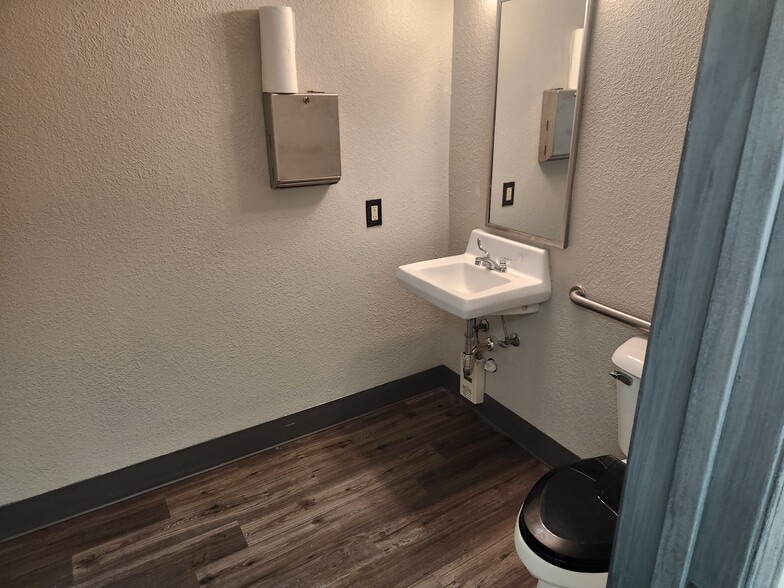 234 W Main St, Waukesha, WI à louer - Photo intérieure – Image 2 sur 3