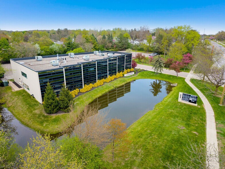 3055 Plymouth Rd, Ann Arbor, MI à vendre - Photo de l’immeuble – Image 2 sur 9