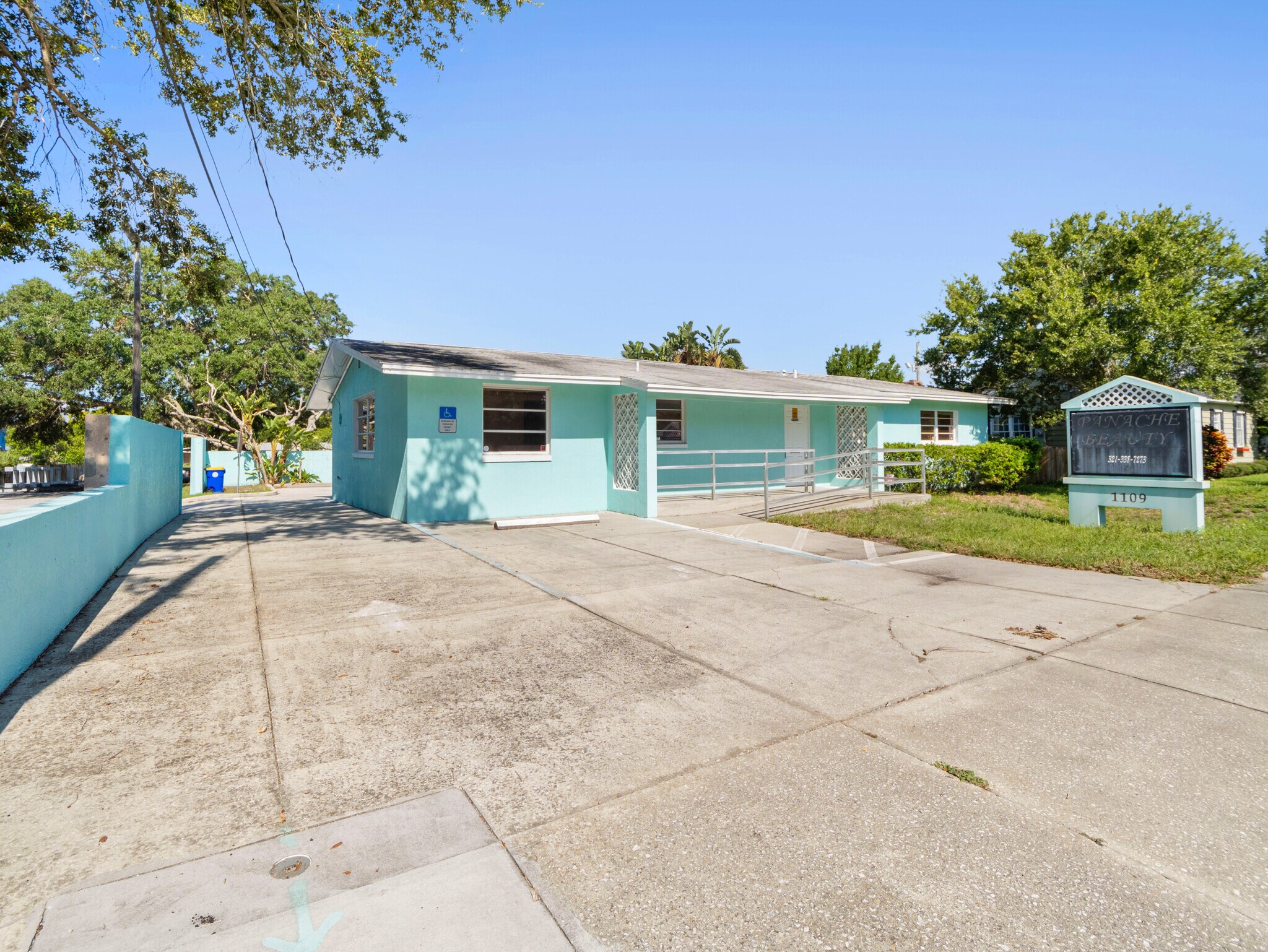 1109 Seminole Dr, Rockledge, FL à louer Photo de l’immeuble– Image 1 sur 6
