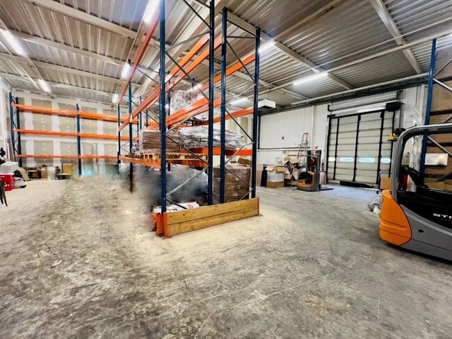 Plus de détails pour Local d’activités à vendre