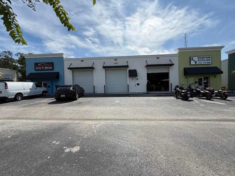 4258 Alt 19, Palm Harbor, FL à louer - Photo de l’immeuble – Image 1 sur 7