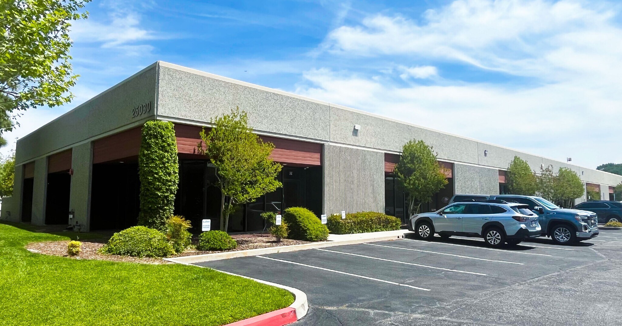 25030-25040 Avenue Tibbitts, Valencia, CA à louer Photo de l’immeuble– Image 1 sur 9