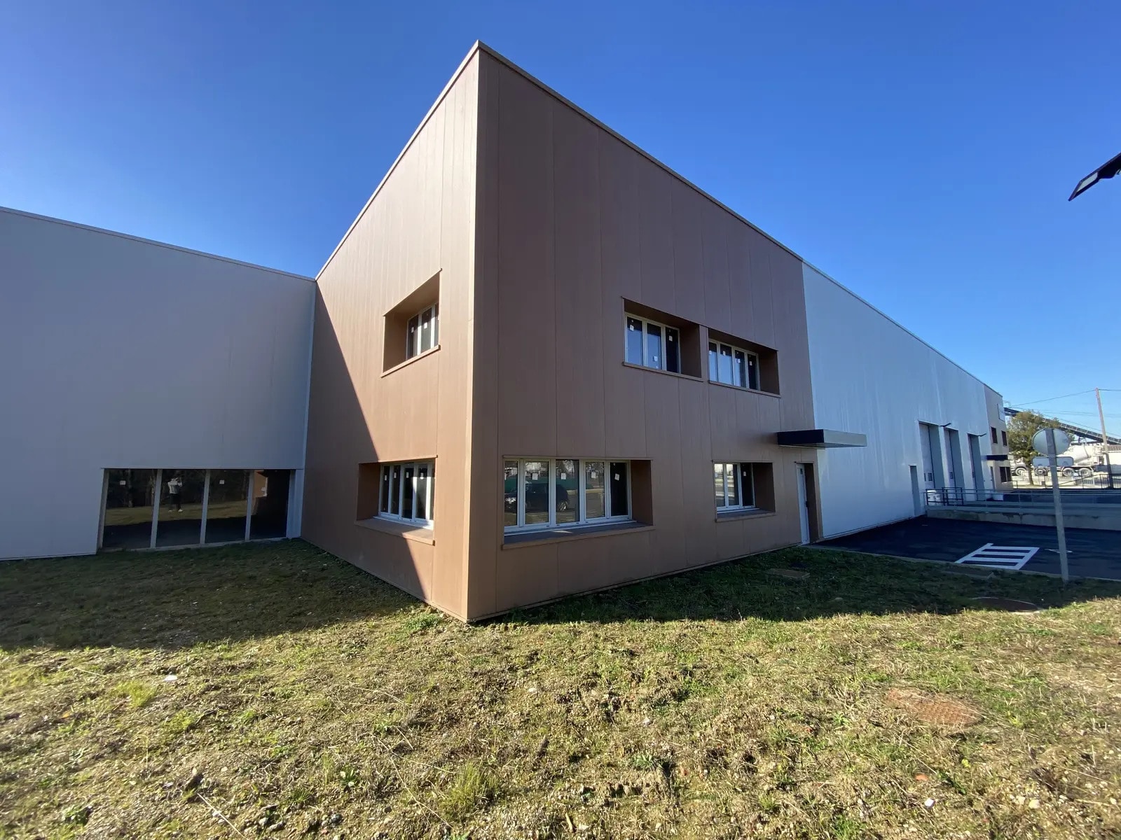 20 Rue André-Marie Ampère, Carbon-Blanc à louer Photo de l’immeuble– Image 1 sur 9