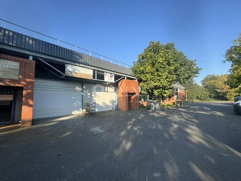 Local d’activités dans Villepinte à louer - Photo de l’immeuble – Image 1 sur 9