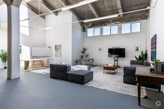 2744 E 11th St, Oakland, CA à louer Photo intérieure– Image 2 sur 6