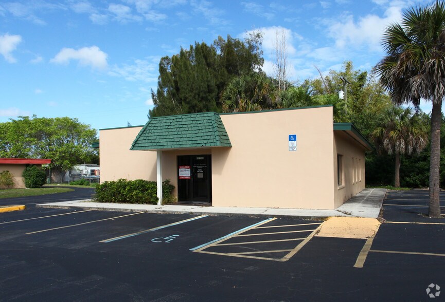 12711 Mcgregor Blvd, Fort Myers, FL à vendre - Photo de l’immeuble – Image 3 sur 9