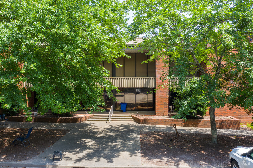 4875 Westpark Dr SW, Atlanta, GA à louer - Photo de l’immeuble – Image 2 sur 9