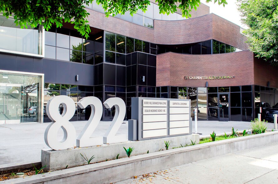 822 S Robertson Blvd, Los Angeles, CA à louer - Photo de l’immeuble – Image 2 sur 5
