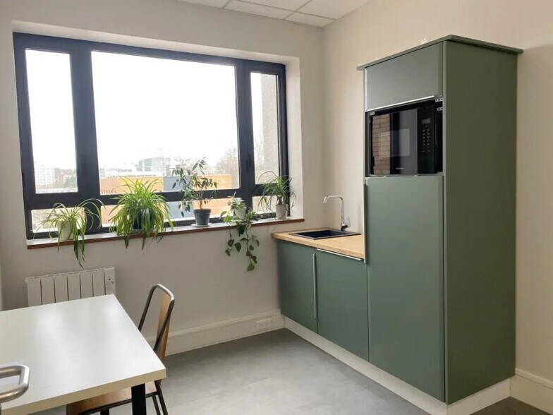 Bureau dans Saint-Germain-en-Laye à louer - Photo de l’immeuble – Image 3 sur 7