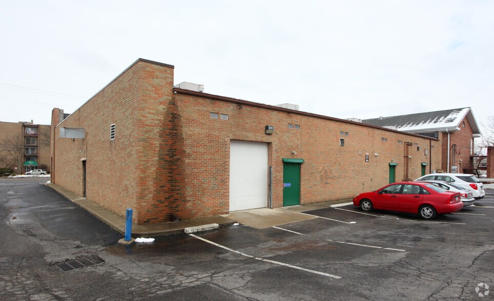 5340-5350 N High St, Columbus, OH à louer - Photo de l’immeuble – Image 2 sur 4